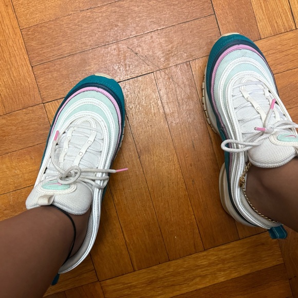 Colorful Sneakers with Teal and Purple Accents - Picture 3 of 8